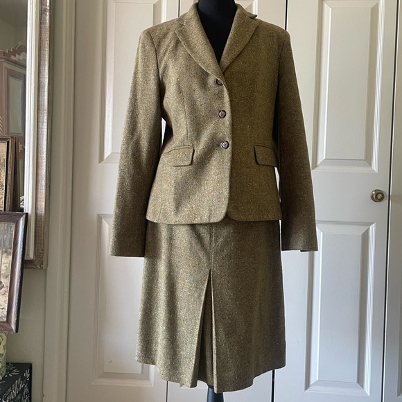 Jones New York | 2pc Skirt Blazer Suit. 100% wool. Speckle Olive Color. Size 6/8 - Picture 1 of 10